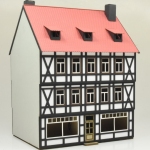 Die Modellbahnwerkstatt 1935 - 0 - Harzer Stadt-Fachwerkhaus mit Ladenlokal, dreistöckig
